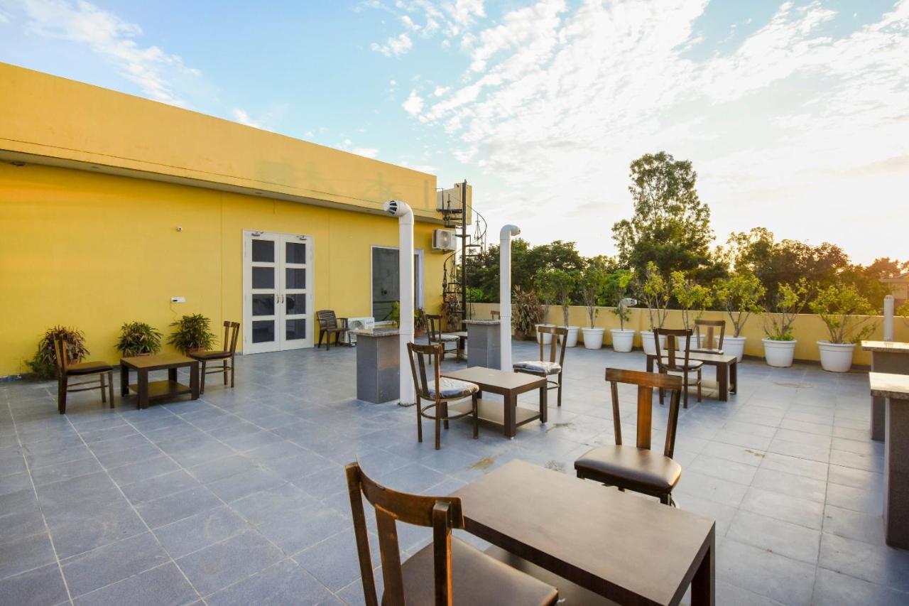 Hotel Oyo 75460 Sky High Residency Ludhiana Exterior foto