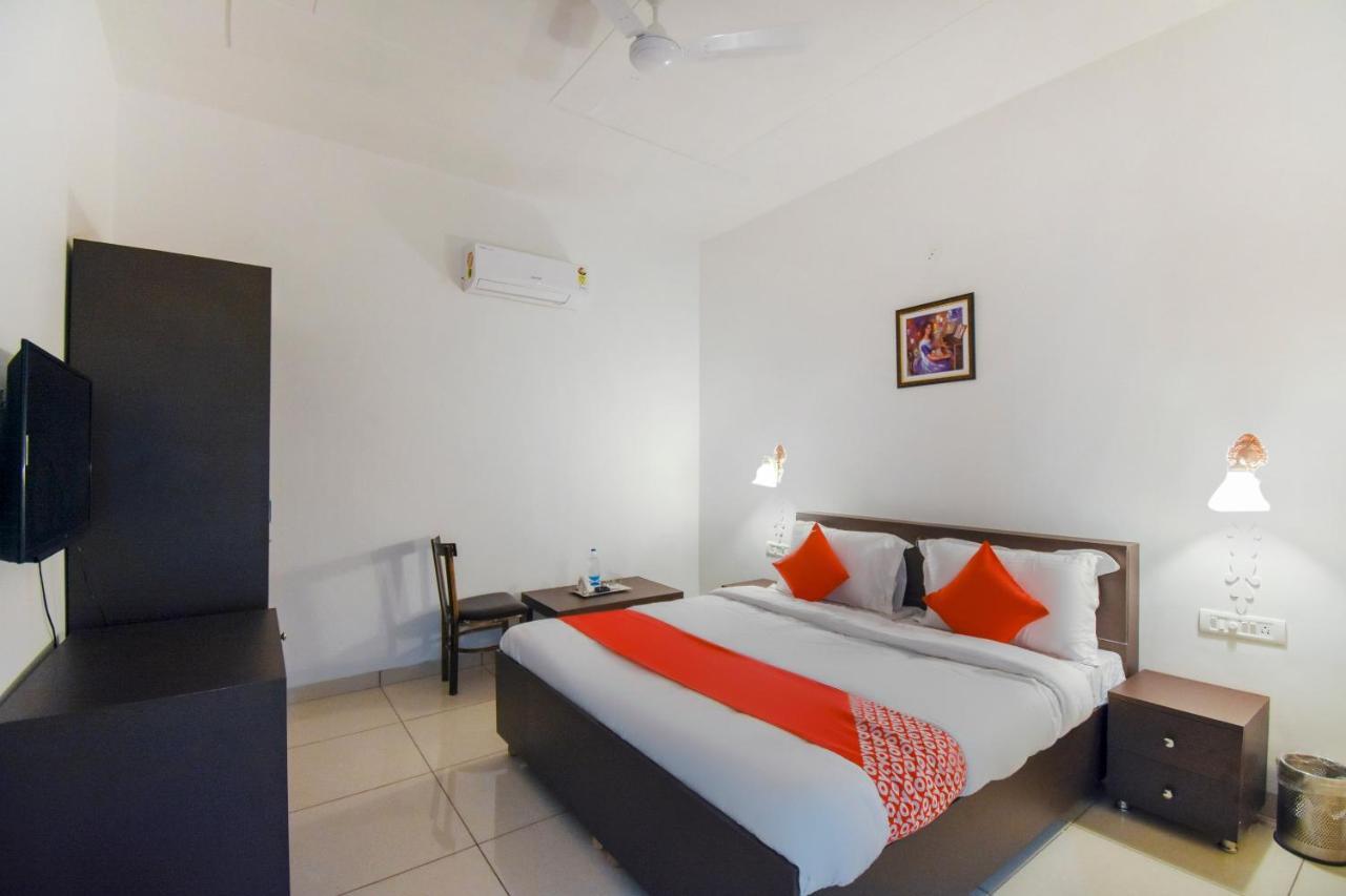 Hotel Oyo 75460 Sky High Residency Ludhiana Exterior foto