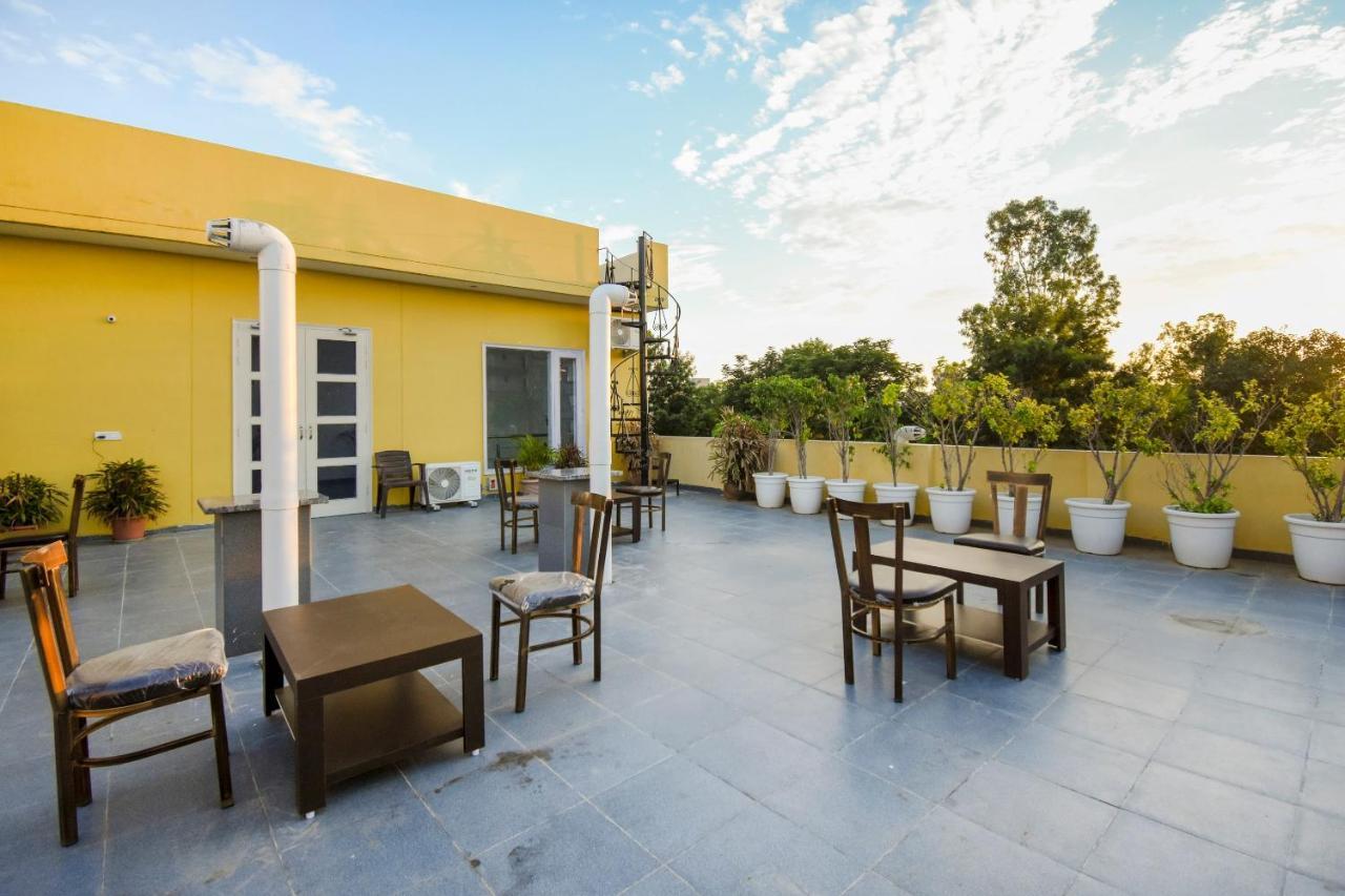 Hotel Oyo 75460 Sky High Residency Ludhiana Exterior foto
