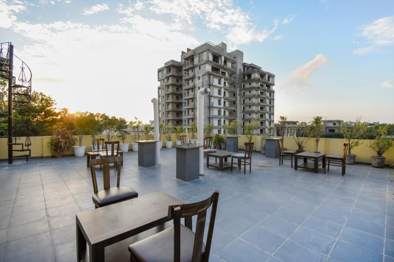 Hotel Oyo 75460 Sky High Residency Ludhiana Exterior foto